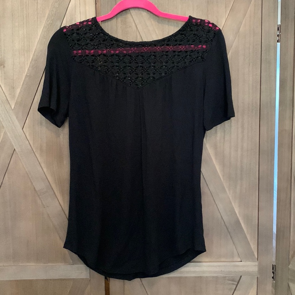 Old Navy Black T-shirt with crochet lace accent - new without tags - size Small
